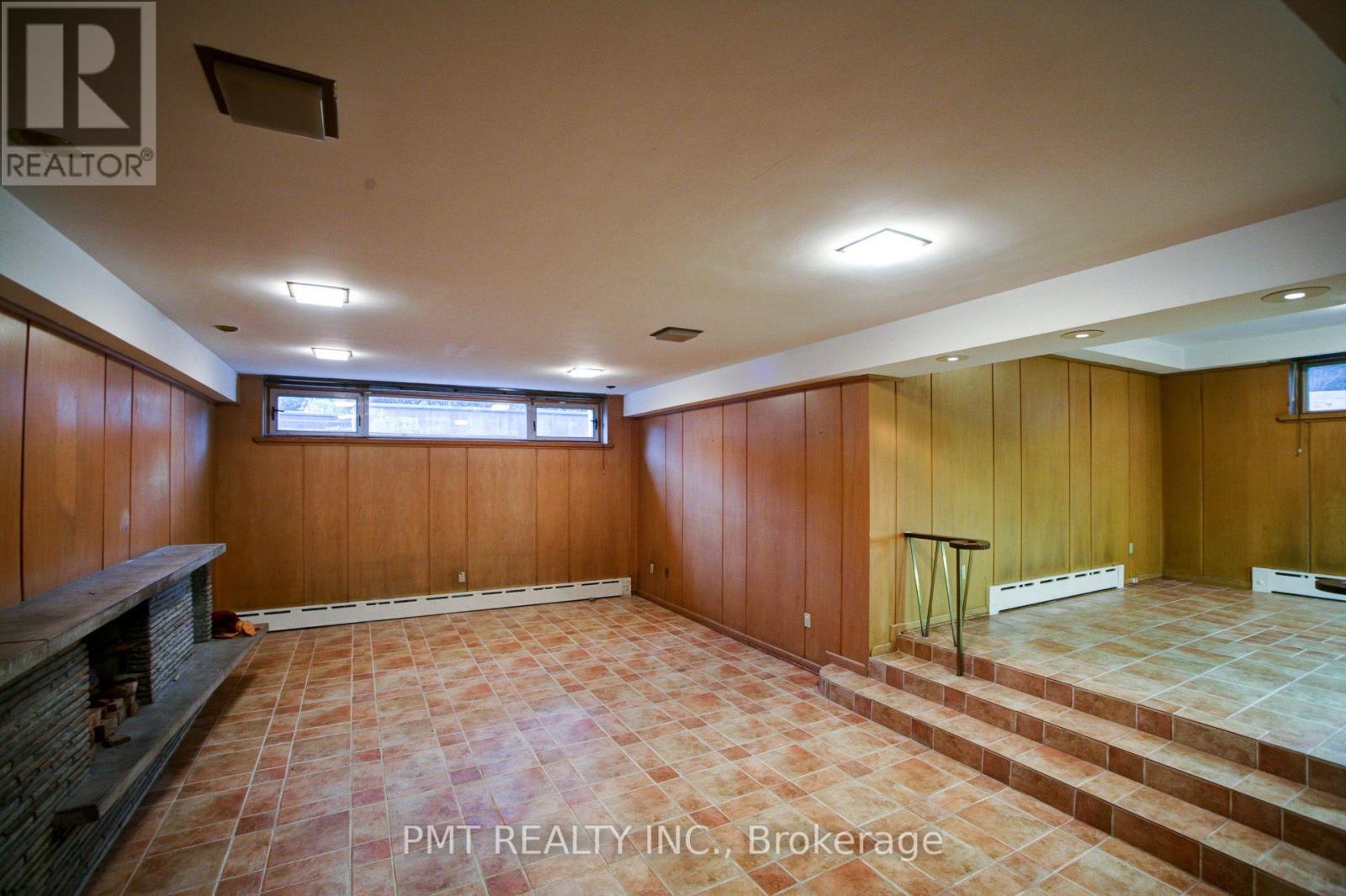 16 Carousel Court, Toronto, Ontario  M6B 3M1 - Photo 23 - W12438128