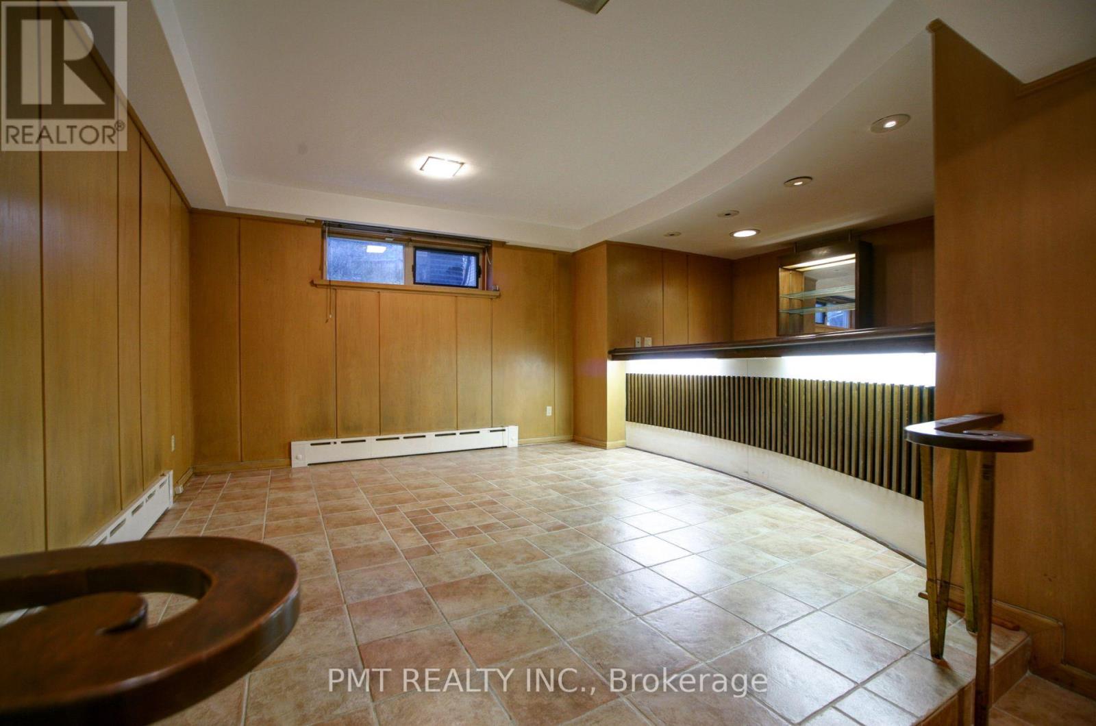 16 Carousel Court, Toronto, Ontario  M6B 3M1 - Photo 24 - W12438128