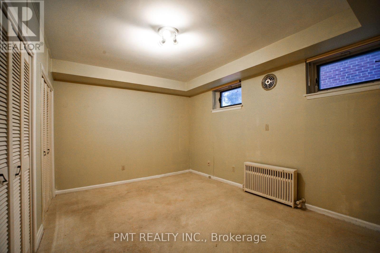 16 Carousel Court, Toronto, Ontario  M6B 3M1 - Photo 25 - W12438128