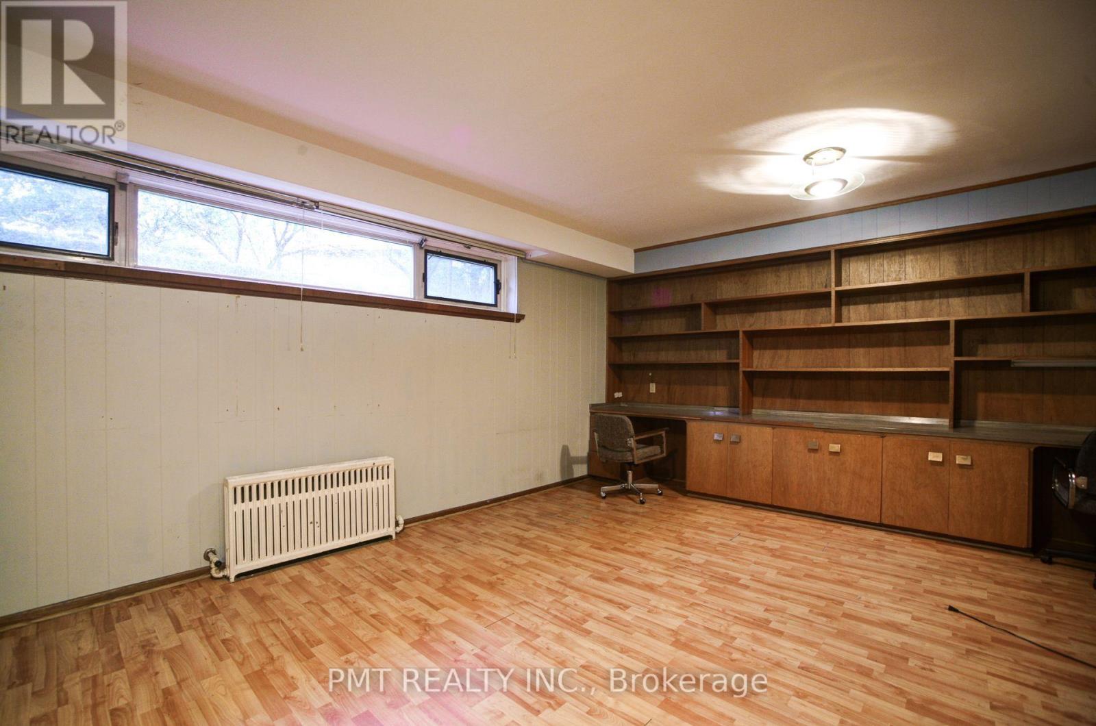 16 Carousel Court, Toronto, Ontario  M6B 3M1 - Photo 32 - W12438128