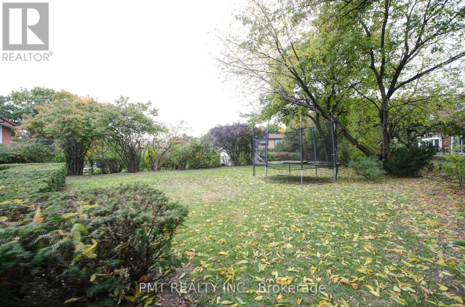 16 Carousel Court, Toronto, Ontario  M6B 3M1 - Photo 33 - W12438128