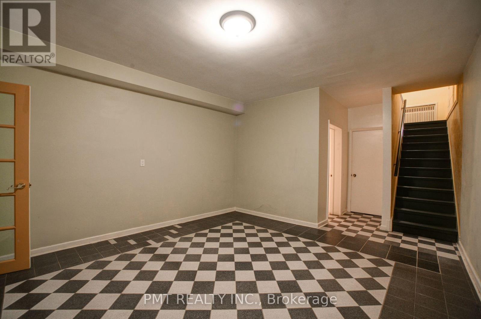 16 Carousel Court, Toronto, Ontario  M6B 3M1 - Photo 34 - W12438128