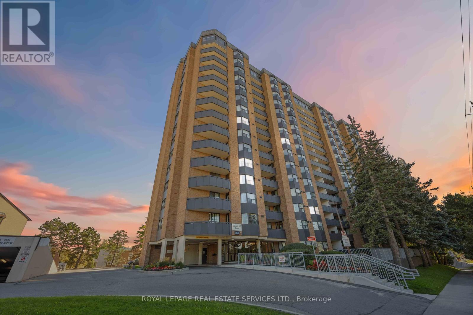 1410 - 3845 Lakeshore Boulevard W, Toronto, Ontario  M8W 4Y3 - Photo 2 - W12438134