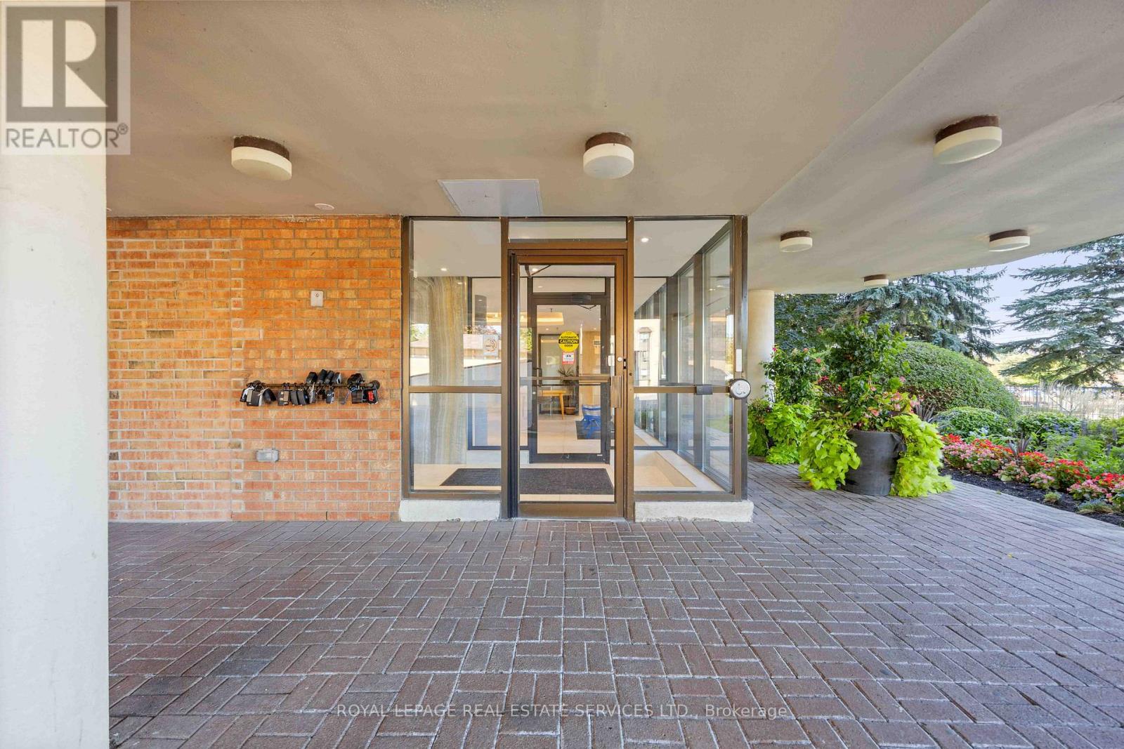 1410 - 3845 Lakeshore Boulevard W, Toronto, Ontario  M8W 4Y3 - Photo 4 - W12438134