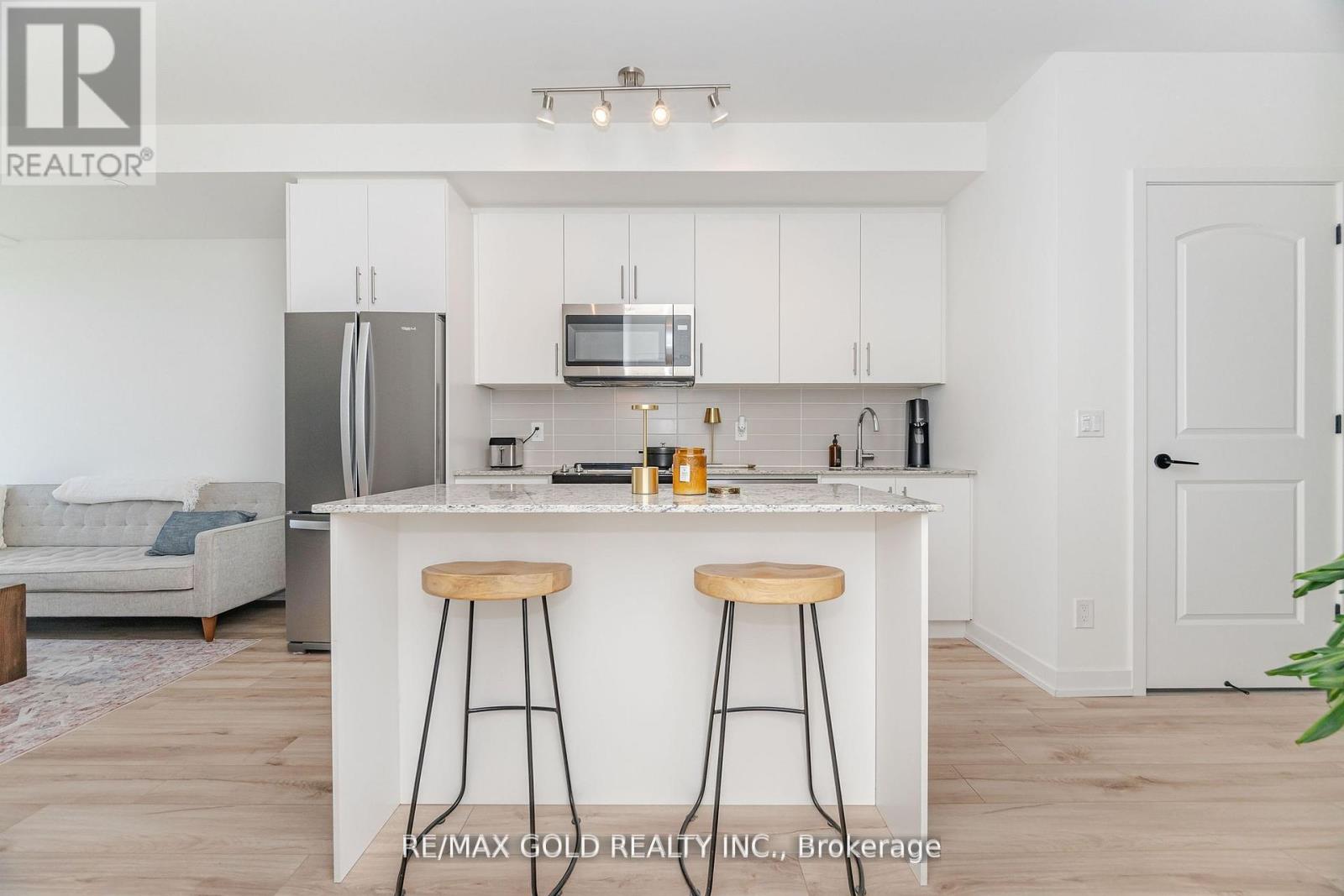 1104 - 345 Wheat Boom Drive, Oakville, Ontario  L6H 7X4 - Photo 4 - W12438138