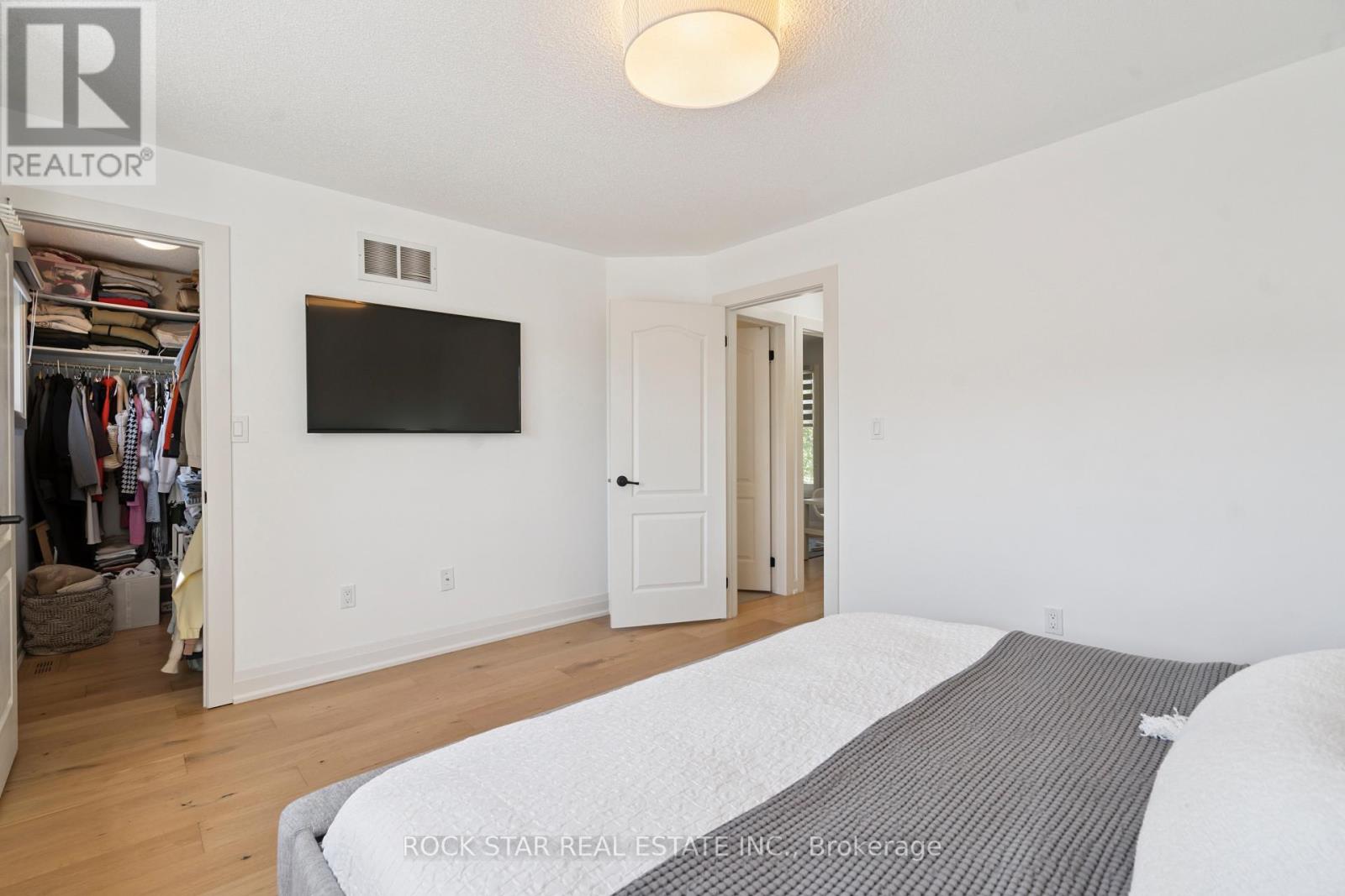 2438 Baintree Crescent, Oakville, Ontario  L6M 4X1 - Photo 14 - W12438153