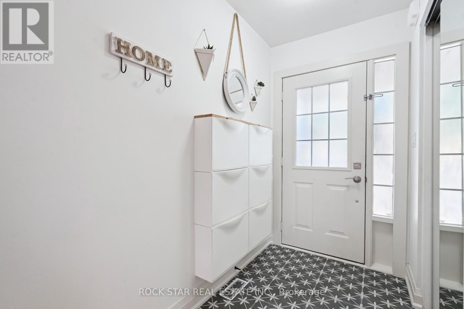 2438 Baintree Crescent, Oakville, Ontario  L6M 4X1 - Photo 3 - W12438153