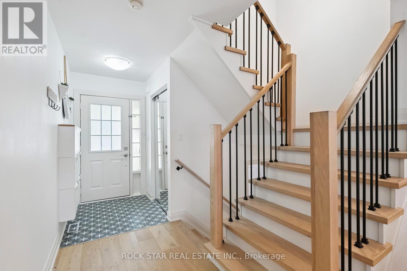 2438 Baintree Crescent, Oakville, Ontario  L6M 4X1 - Photo 4 - W12438153