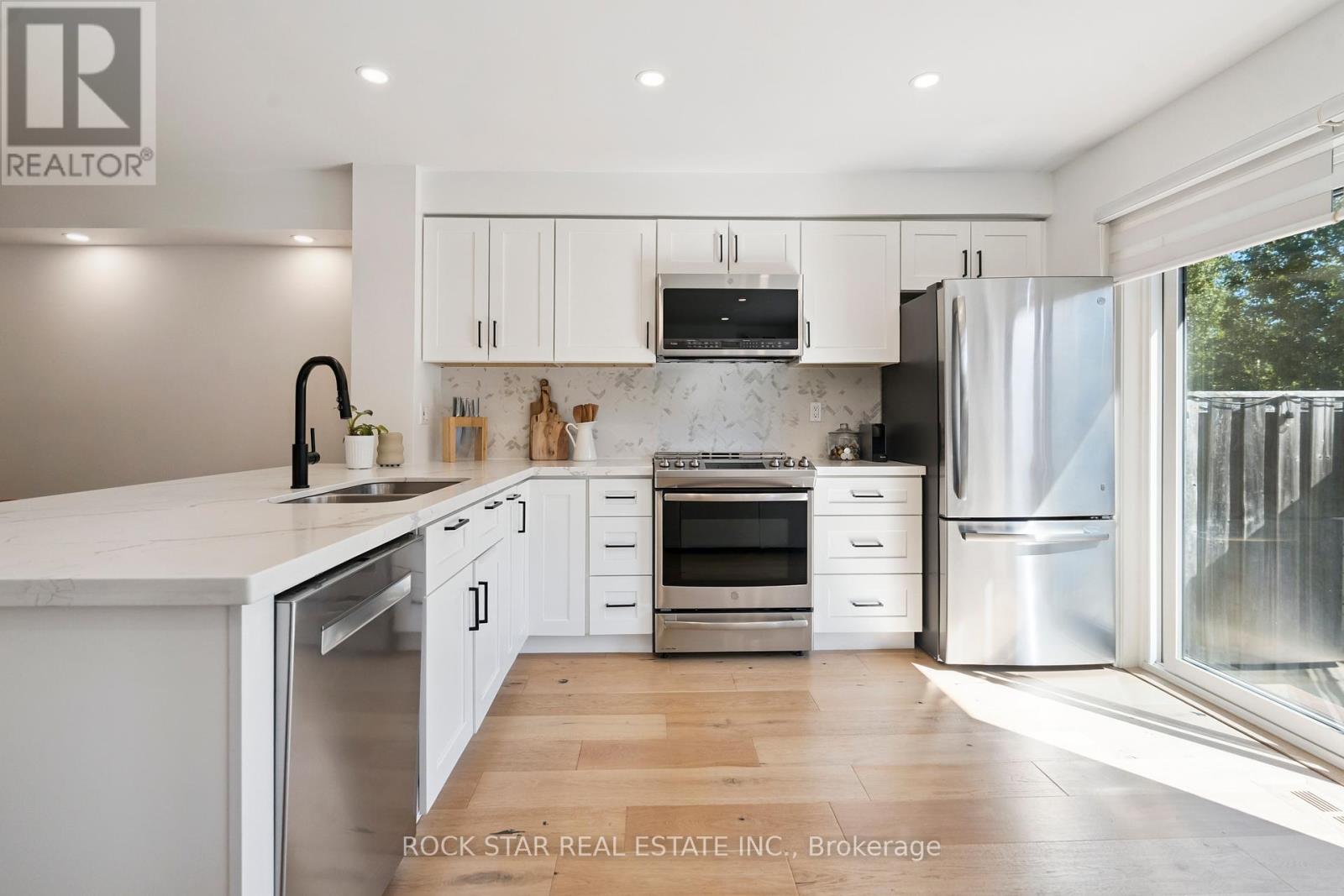 2438 Baintree Crescent, Oakville, Ontario  L6M 4X1 - Photo 7 - W12438153