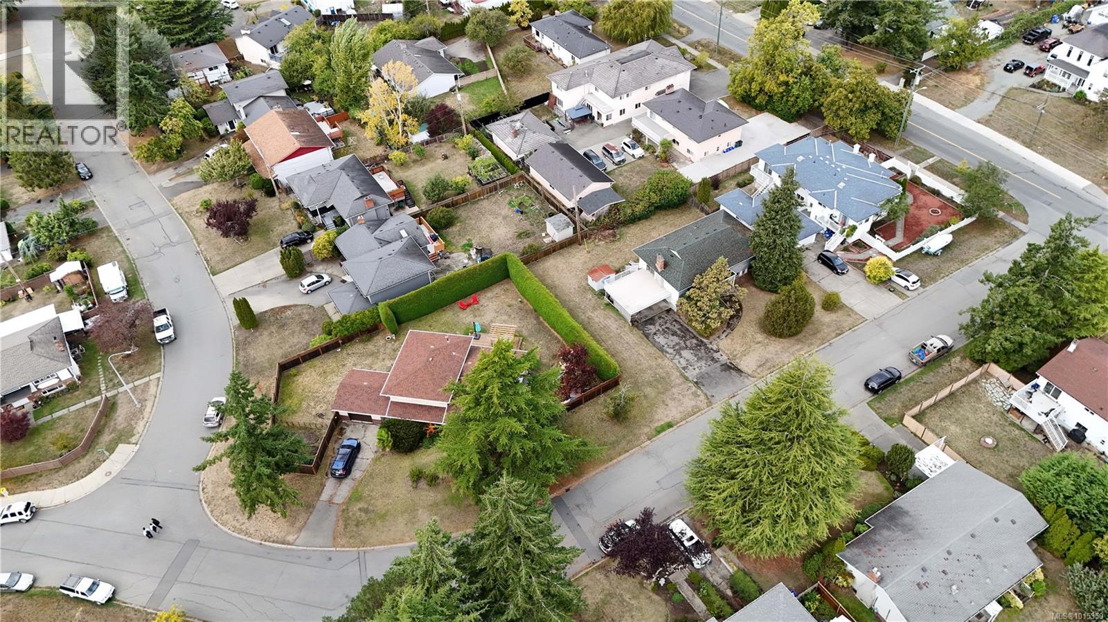 1805/1809 Fairburn Dr, Saanich, British Columbia  V8N 1P7 - Photo 10 - 1015350
