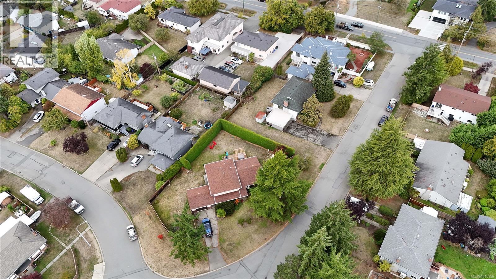 1805/1809 Fairburn Dr, Saanich, British Columbia  V8N 1P7 - Photo 11 - 1015350