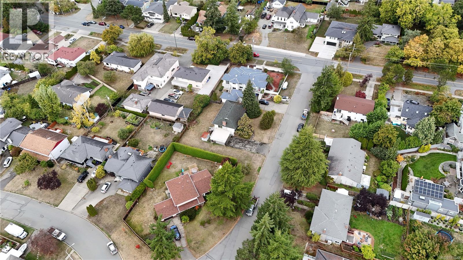 1805/1809 Fairburn Dr, Saanich, British Columbia  V8N 1P7 - Photo 12 - 1015350