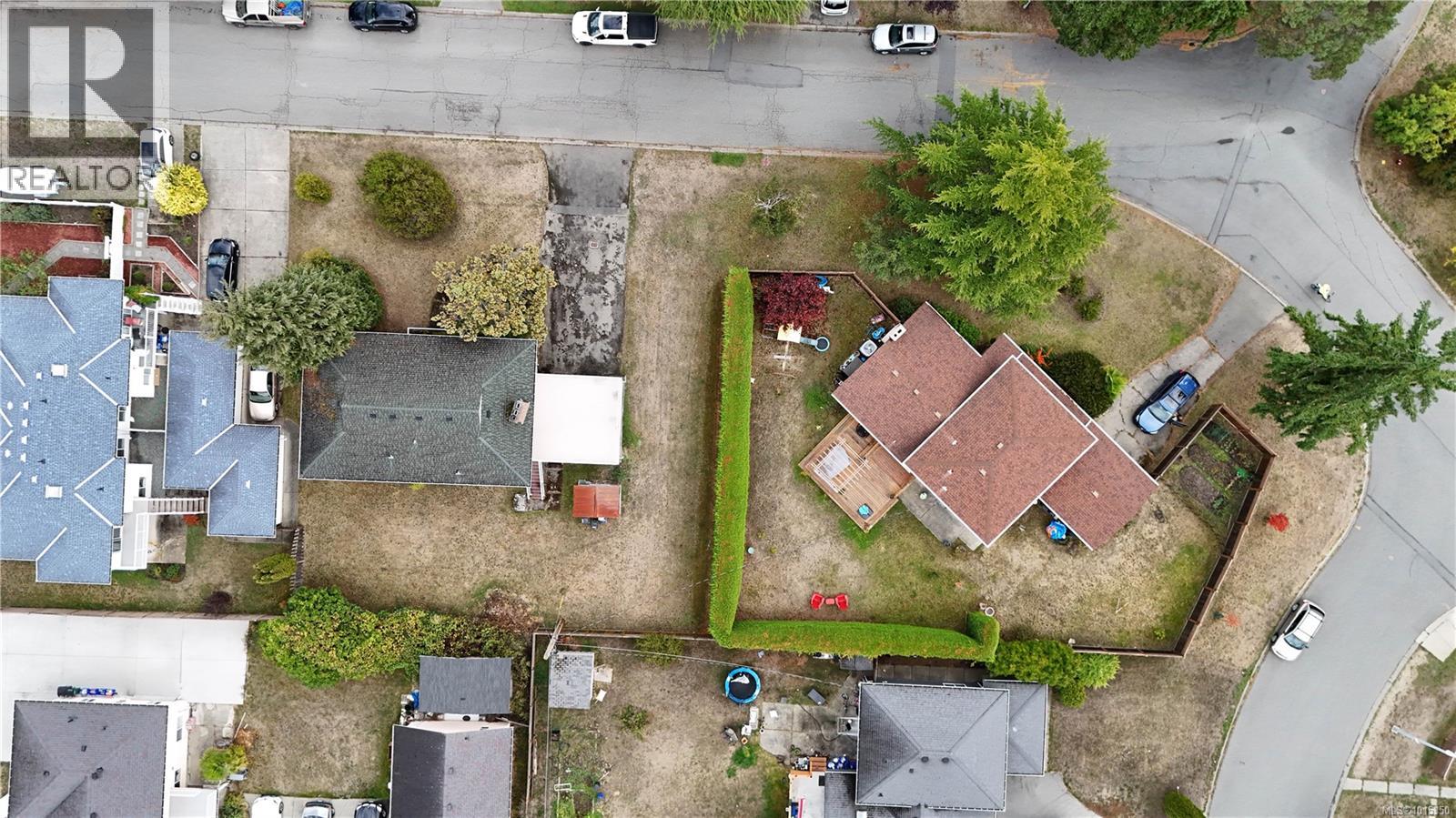 1805/1809 Fairburn Dr, Saanich, British Columbia  V8N 1P7 - Photo 17 - 1015350