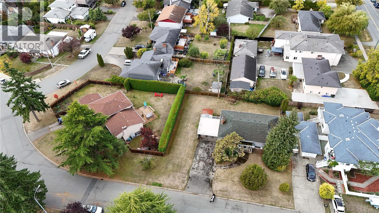 1805/1809 Fairburn Dr, Saanich, British Columbia  V8N 1P7 - Photo 2 - 1015350