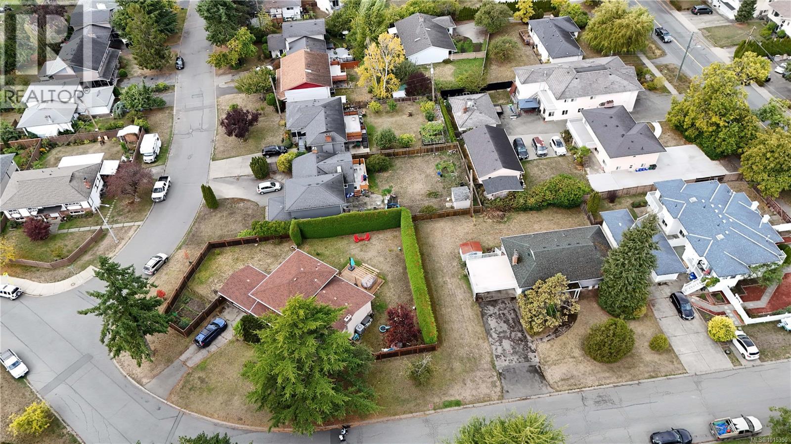 1805/1809 Fairburn Dr, Saanich, British Columbia  V8N 1P7 - Photo 7 - 1015350