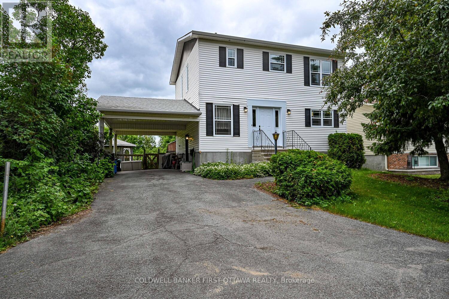 22 Poole Creek Crescent, Ottawa, Ontario  K2S 1G4 - Photo 2 - X12438301