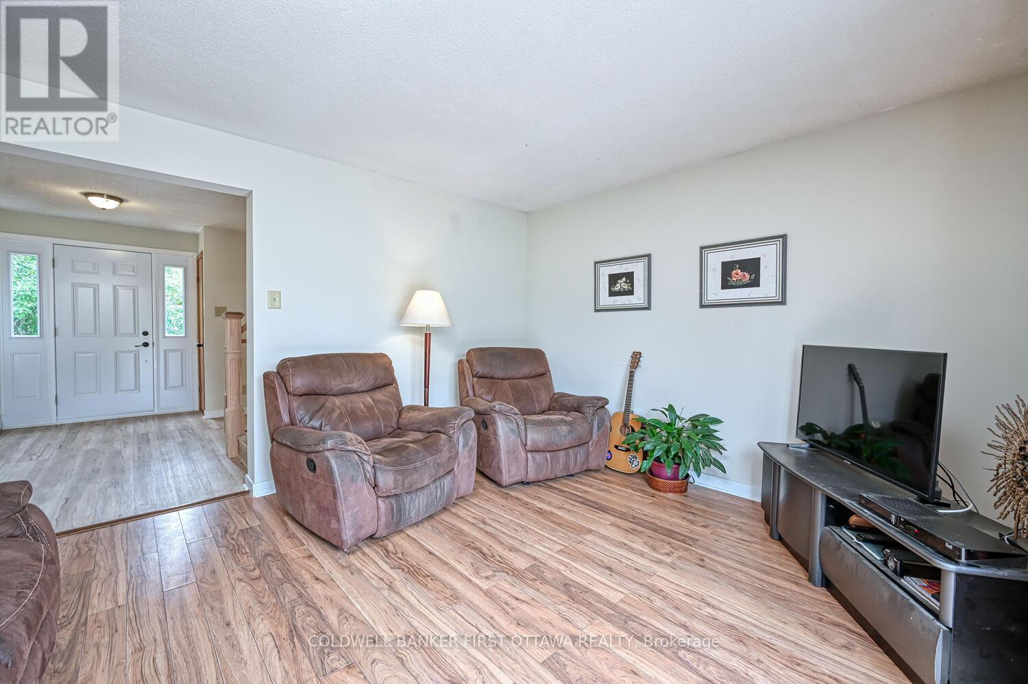 22 Poole Creek Crescent, Ottawa, Ontario  K2S 1G4 - Photo 7 - X12438301