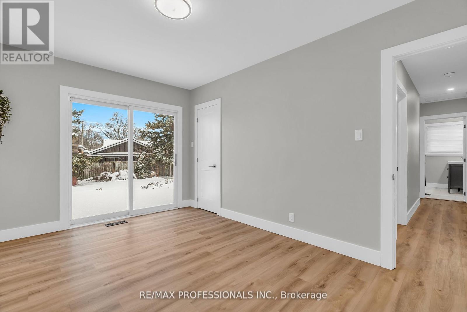 Upper - 139 Byron Avenue, Kitchener, Ontario  N2C 1Z7 - Photo 11 - X12438103