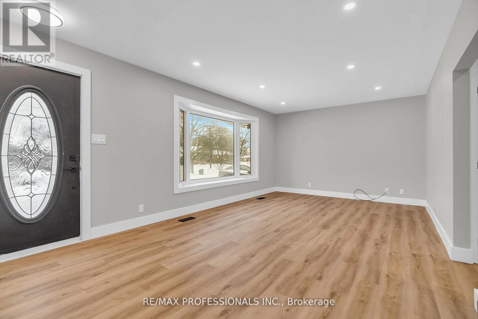 Upper - 139 Byron Avenue, Kitchener, Ontario  N2C 1Z7 - Photo 17 - X12438103