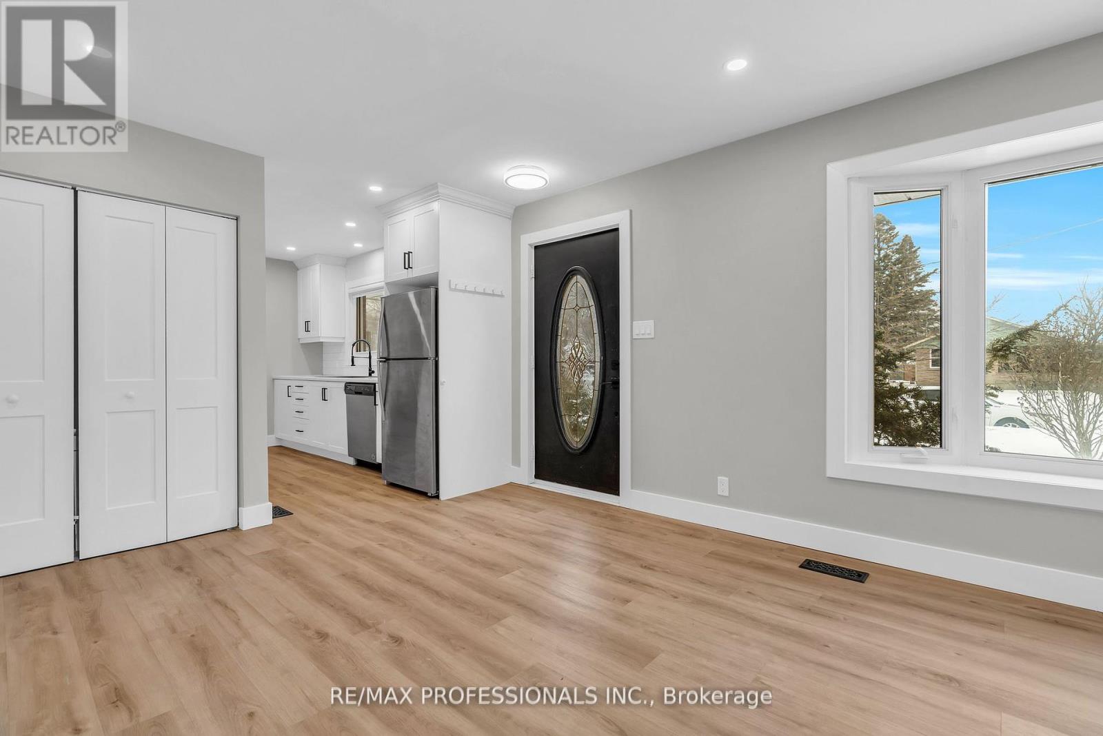 Upper - 139 Byron Avenue, Kitchener, Ontario  N2C 1Z7 - Photo 2 - X12438103