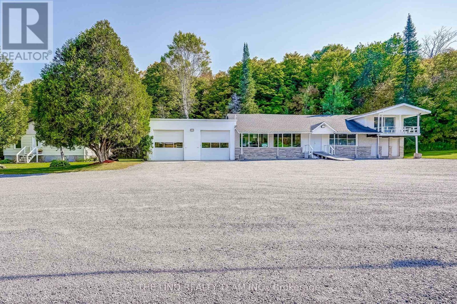 949 Raymond Road, Muskoka Lakes, Ontario  P0B 1M0 - Photo 19 - X12438126