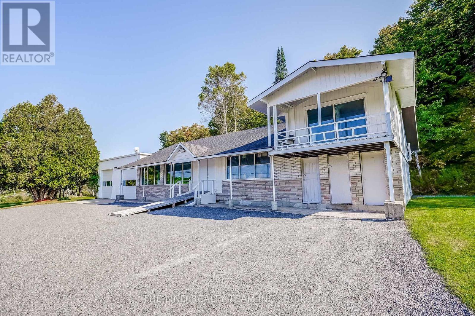 949 Raymond Road, Muskoka Lakes, Ontario  P0B 1M0 - Photo 20 - X12438126