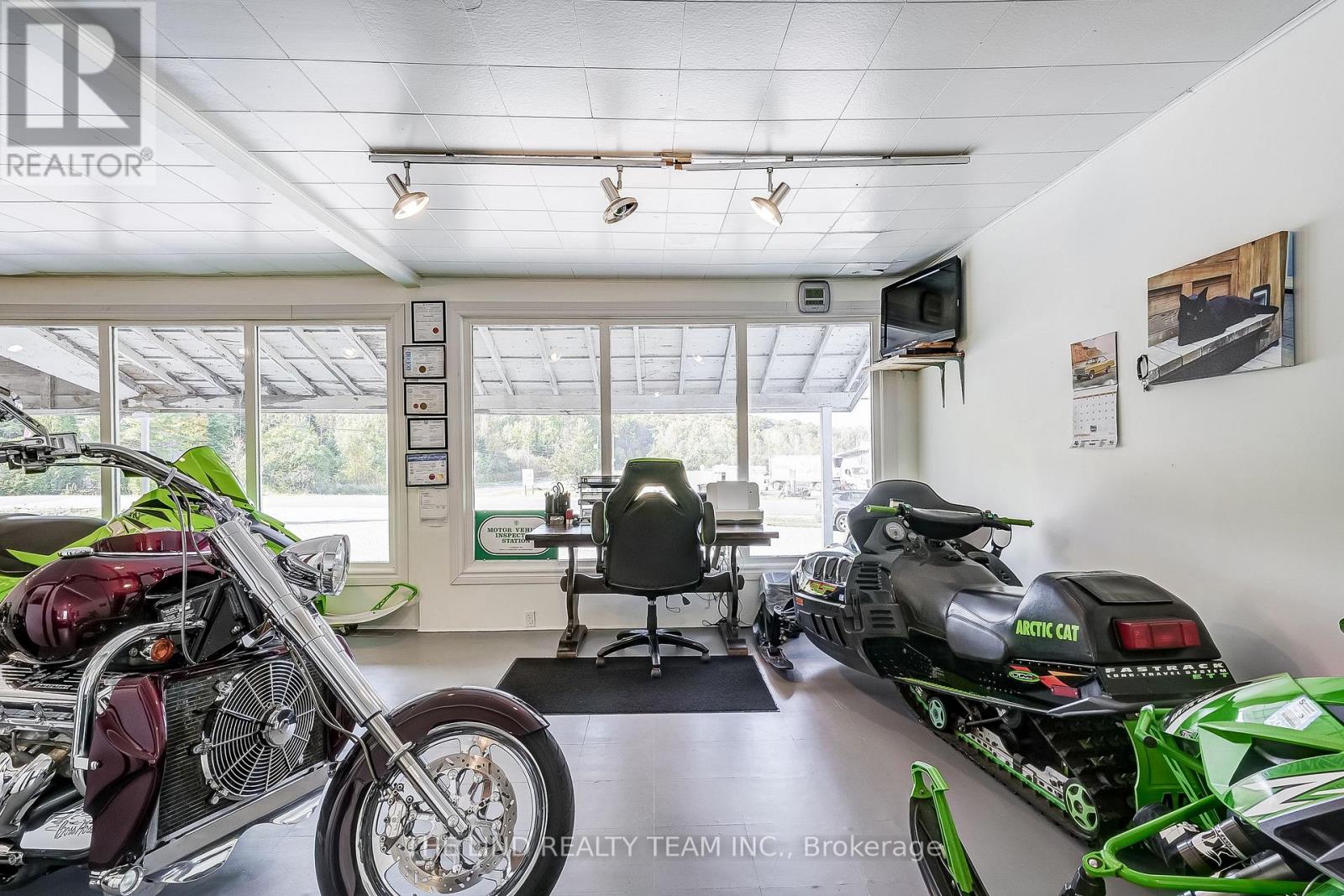 949 Raymond Road, Muskoka Lakes, Ontario  P0B 1M0 - Photo 26 - X12438126