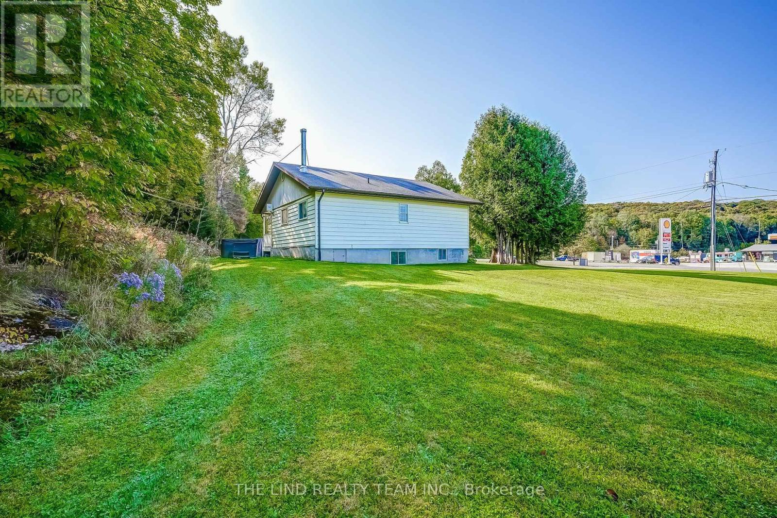 949 Raymond Road, Muskoka Lakes, Ontario  P0B 1M0 - Photo 4 - X12438126