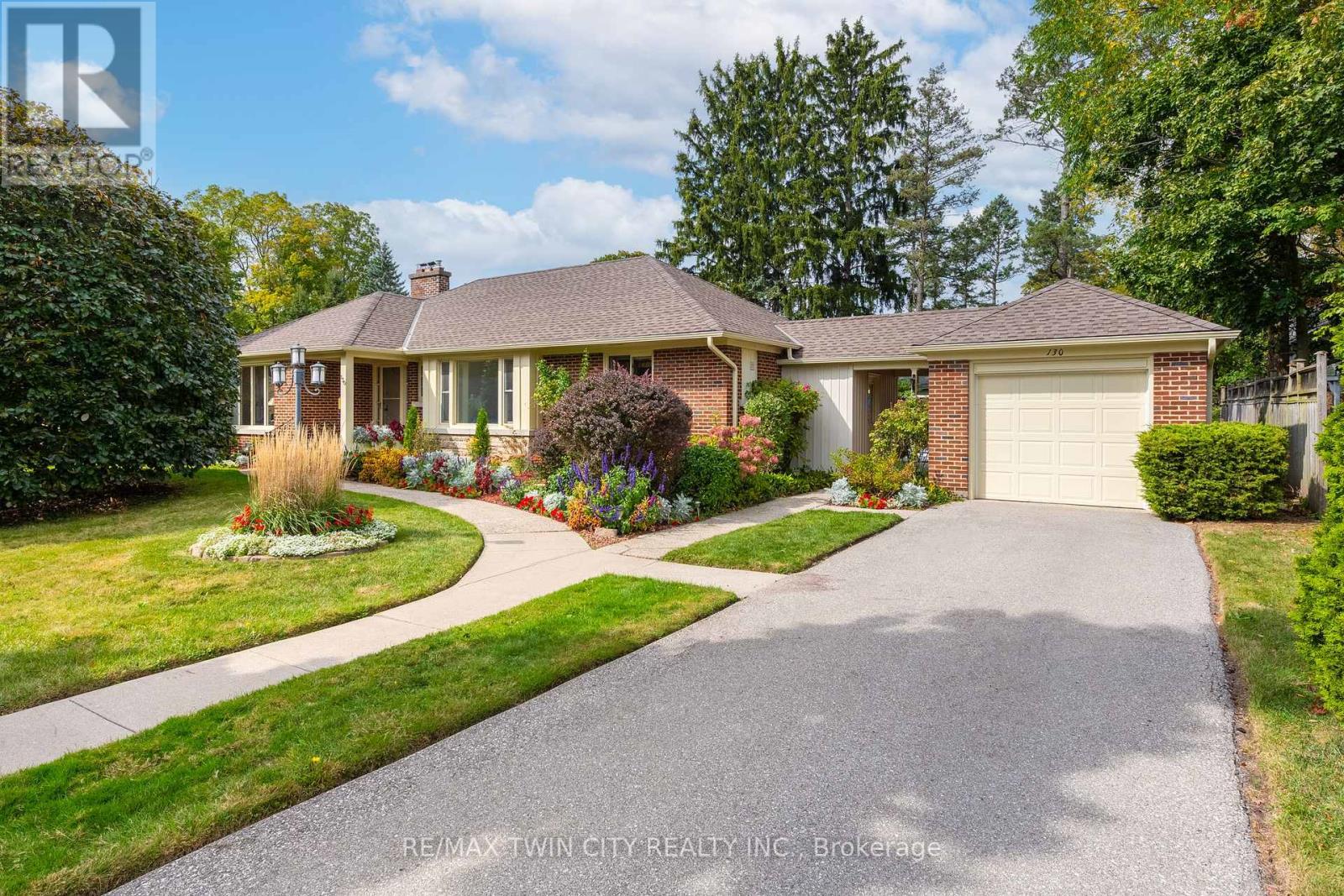 130 Highland Park, Cambridge, Ontario  N3H 3H4 - Photo 1 - X12438141