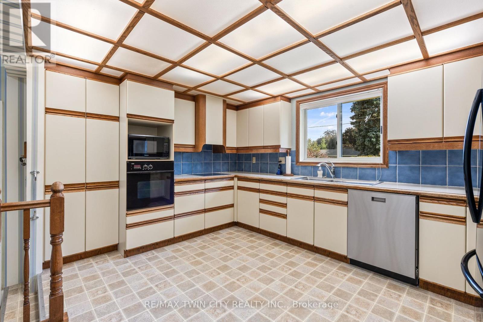 130 Highland Park, Cambridge, Ontario  N3H 3H4 - Photo 18 - X12438141