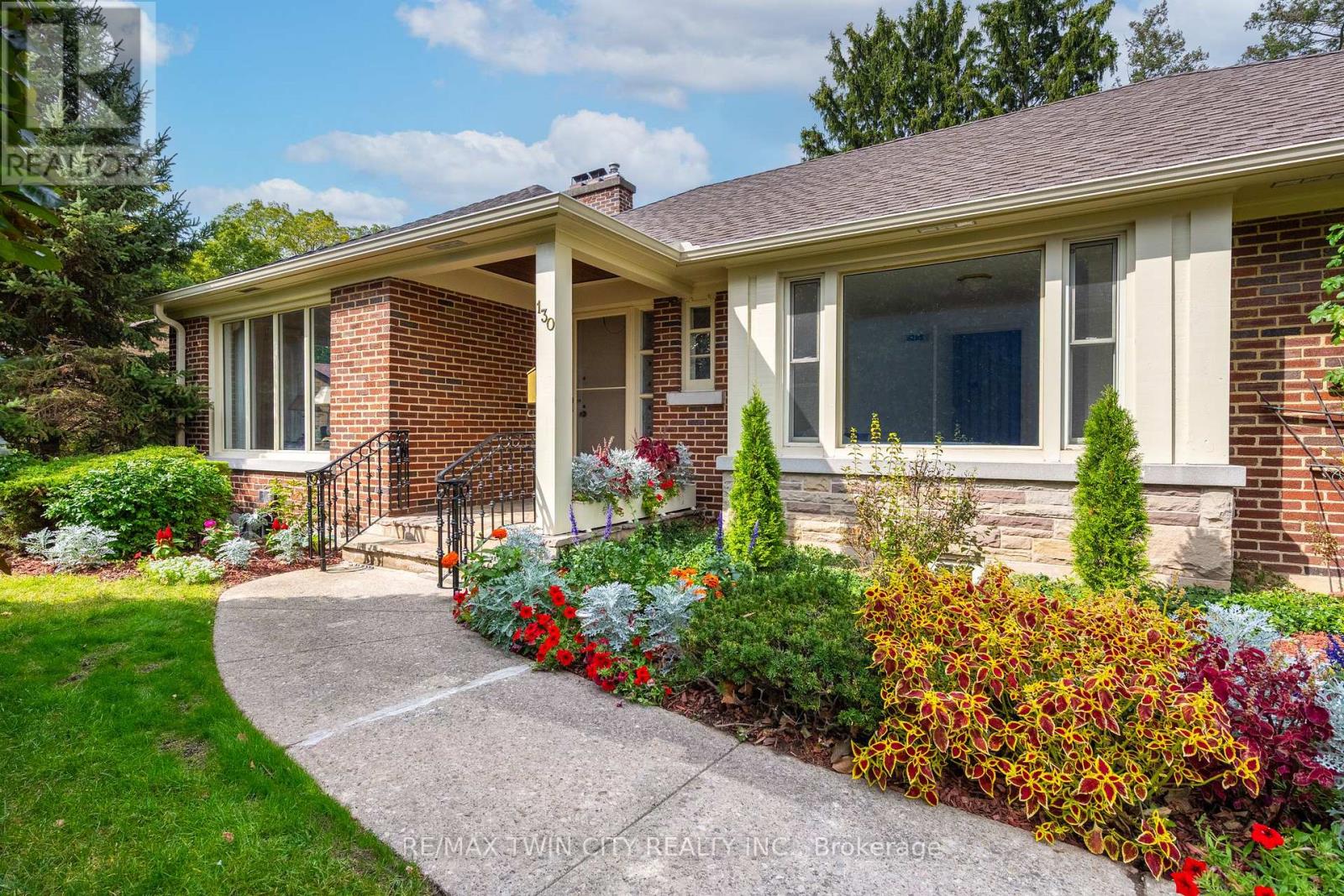 130 Highland Park, Cambridge, Ontario  N3H 3H4 - Photo 2 - X12438141