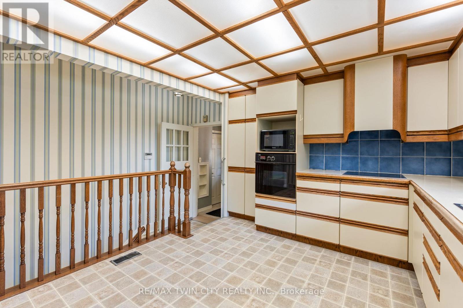 130 Highland Park, Cambridge, Ontario  N3H 3H4 - Photo 20 - X12438141
