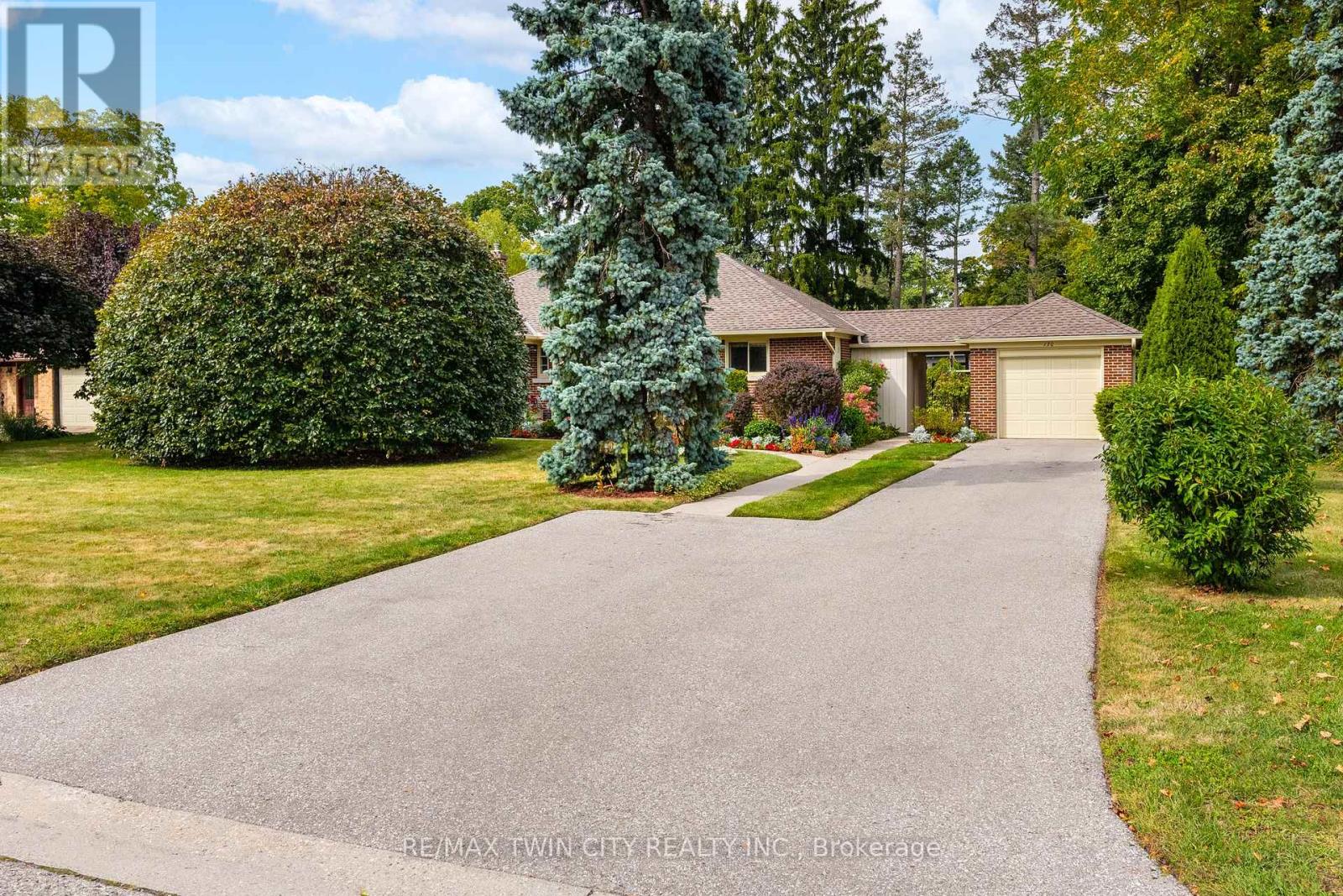 130 Highland Park, Cambridge, Ontario  N3H 3H4 - Photo 3 - X12438141