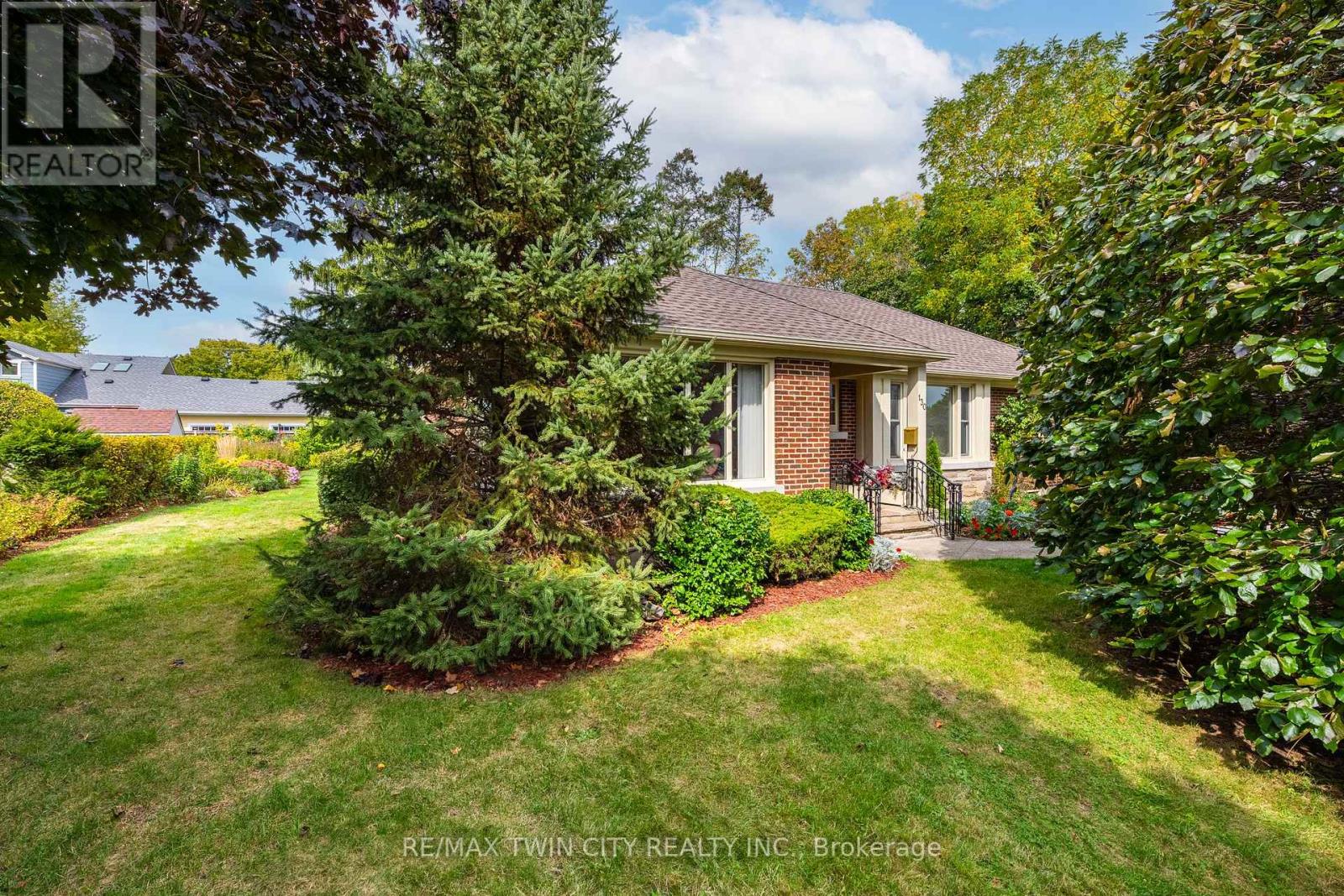 130 Highland Park, Cambridge, Ontario  N3H 3H4 - Photo 4 - X12438141