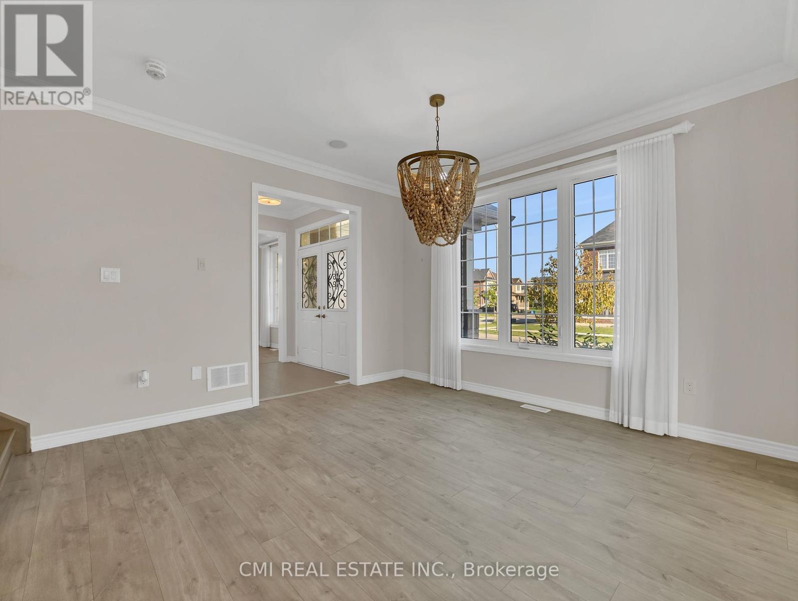 274 Esther Crescent, Thorold, Ontario  L3B 0H1 - Photo 12 - X12438162