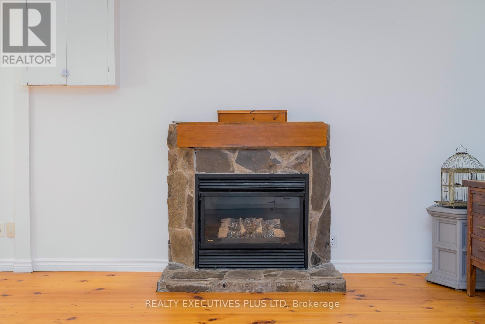 94 Huron Street E, Blue Mountains, Ontario  N0H 2P0 - Photo 11 - X12438169