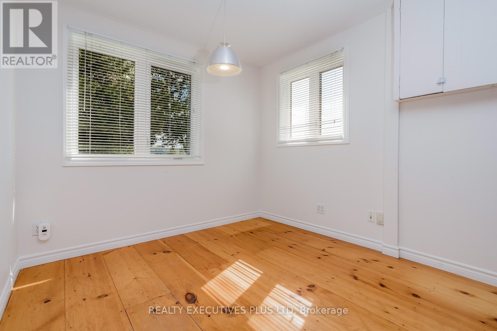 94 Huron Street E, Blue Mountains, Ontario  N0H 2P0 - Photo 12 - X12438169