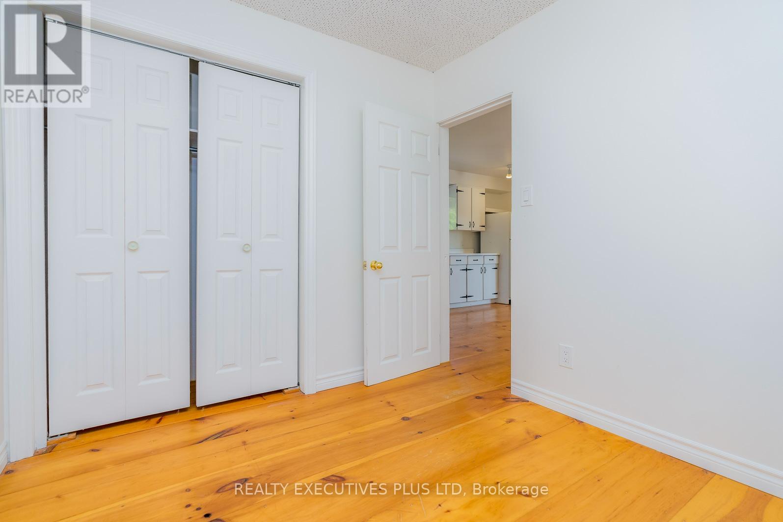 94 Huron Street E, Blue Mountains, Ontario  N0H 2P0 - Photo 17 - X12438169