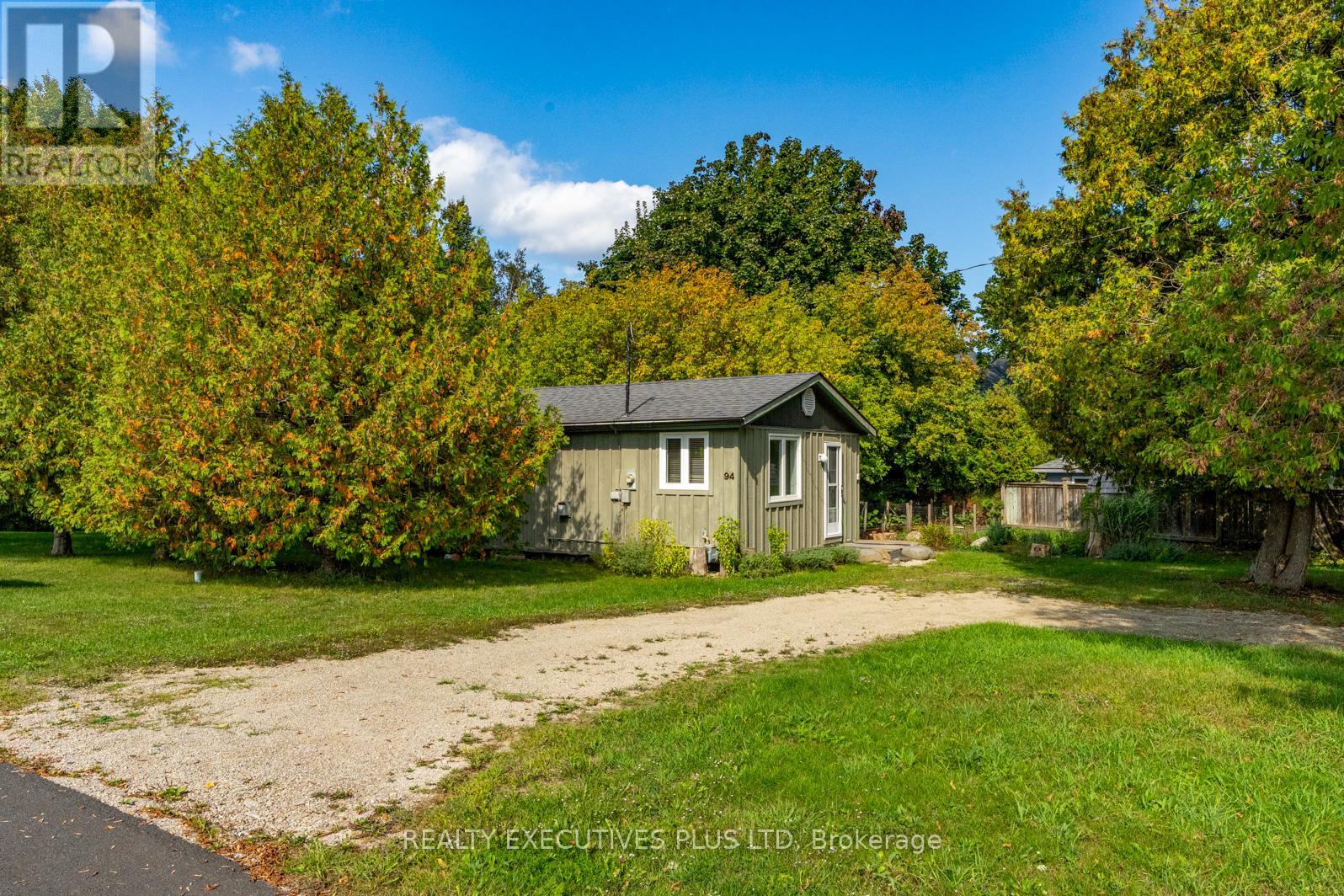 94 Huron Street E, Blue Mountains, Ontario  N0H 2P0 - Photo 5 - X12438169