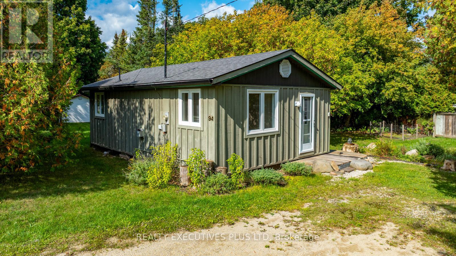 94 Huron Street E, Blue Mountains, Ontario  N0H 2P0 - Photo 7 - X12438169