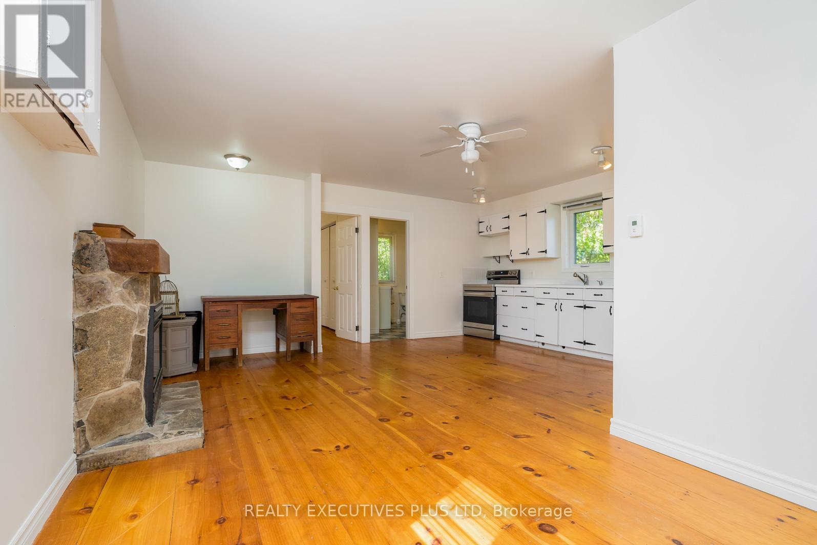 94 Huron Street E, Blue Mountains, Ontario  N0H 2P0 - Photo 8 - X12438169