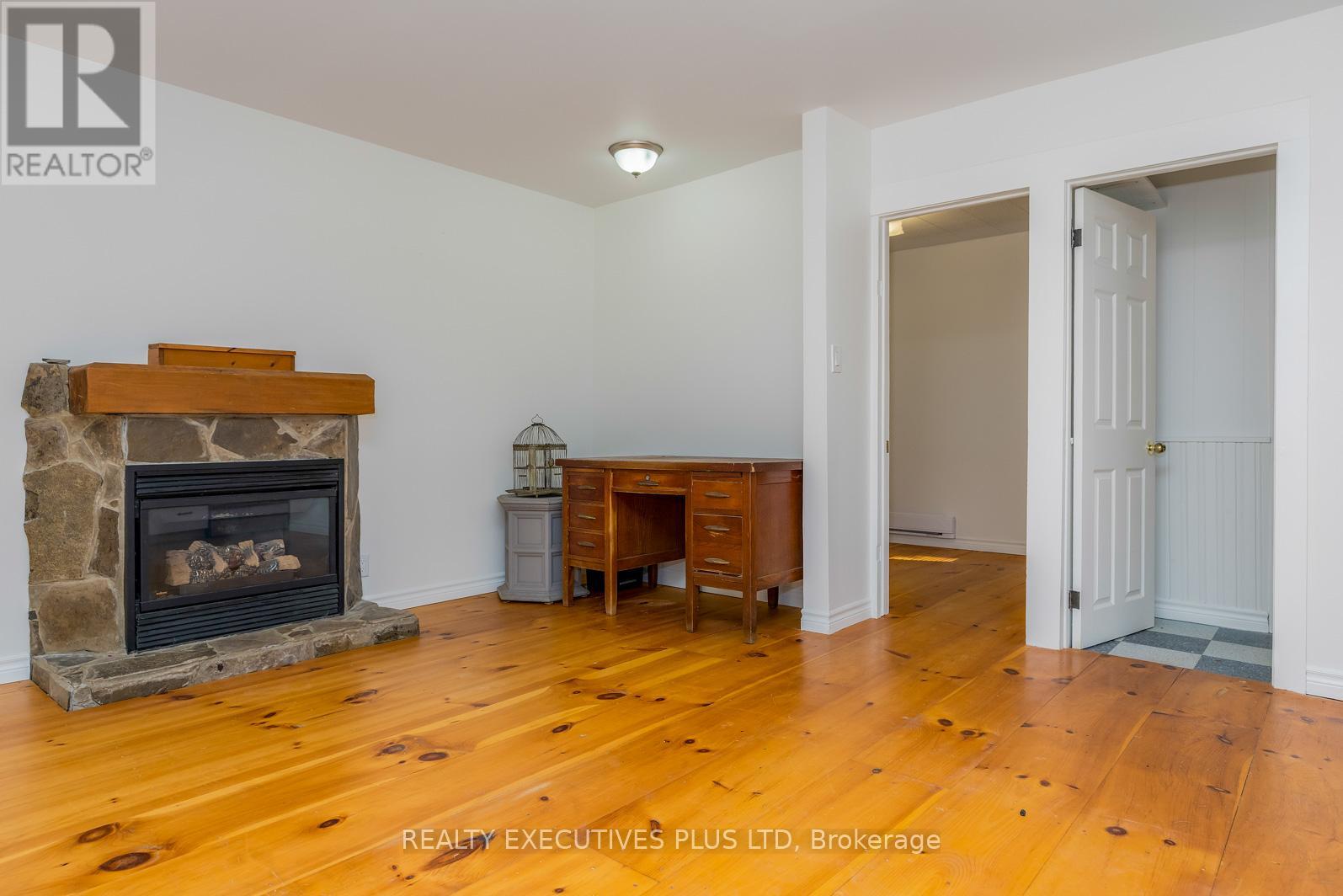 94 Huron Street E, Blue Mountains, Ontario  N0H 2P0 - Photo 9 - X12438169