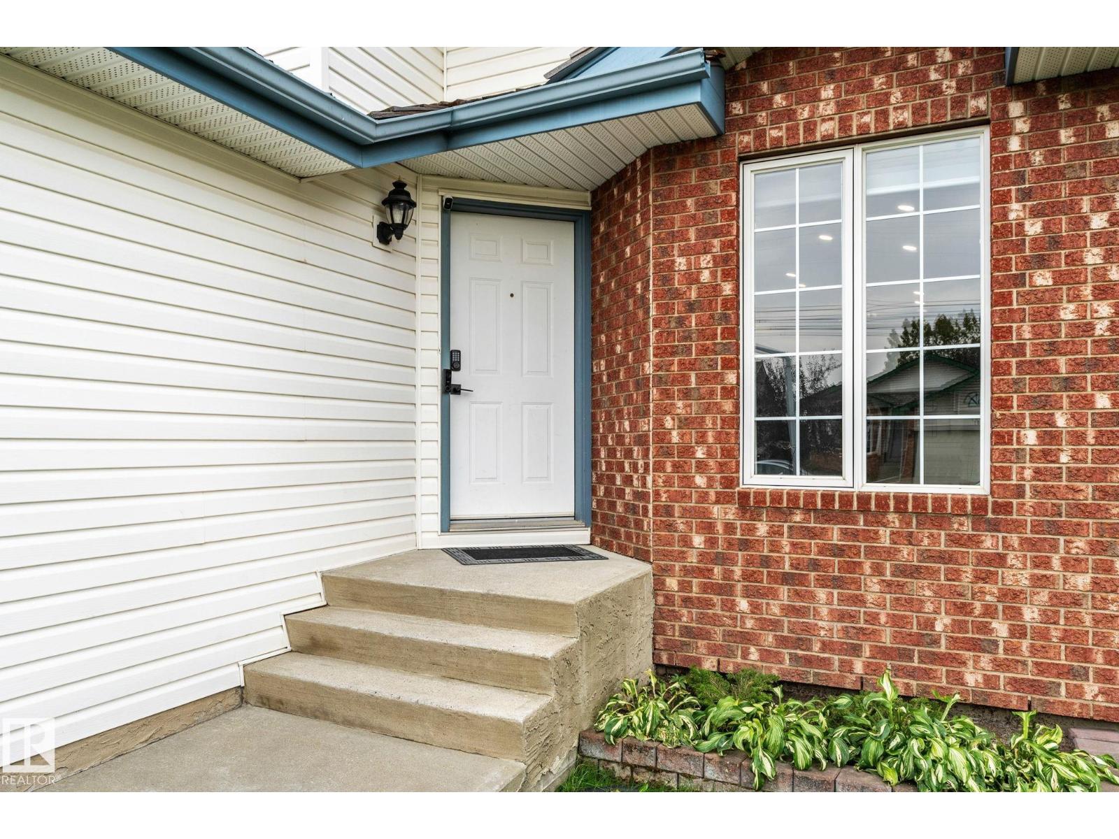 362 Blackburn Dr E Sw, Edmonton, Alberta  T6W 1B8 - Photo 3 - E4460289