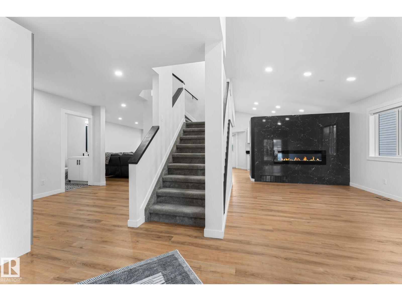 362 Blackburn Dr E Sw, Edmonton, Alberta  T6W 1B8 - Photo 5 - E4460289
