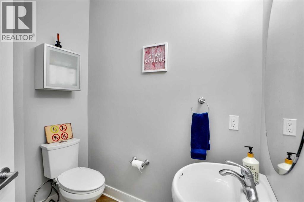 70 Royal Ridge Manor Nw, Calgary, Alberta  T3G 5Z1 - Photo 17 - A2260706