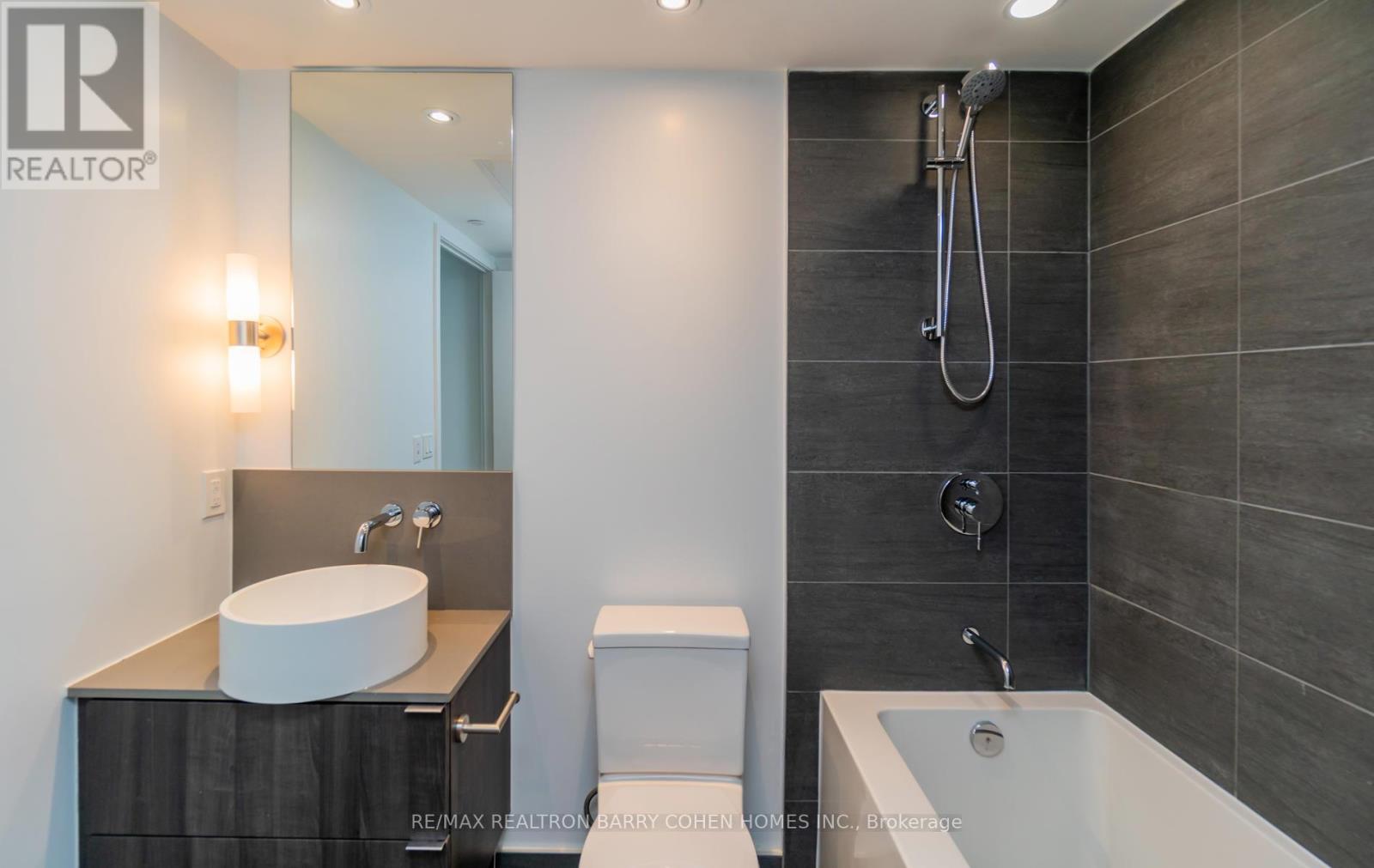 1807 - 161 Roehampton Avenue, Toronto, Ontario  M4P 1P9 - Photo 16 - C12438193