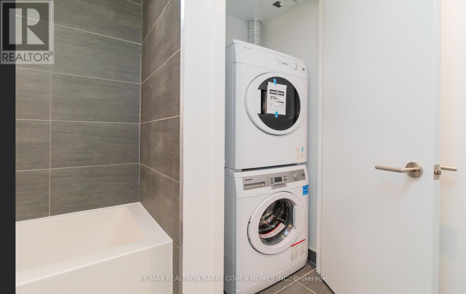 1807 - 161 Roehampton Avenue, Toronto, Ontario  M4P 1P9 - Photo 17 - C12438193
