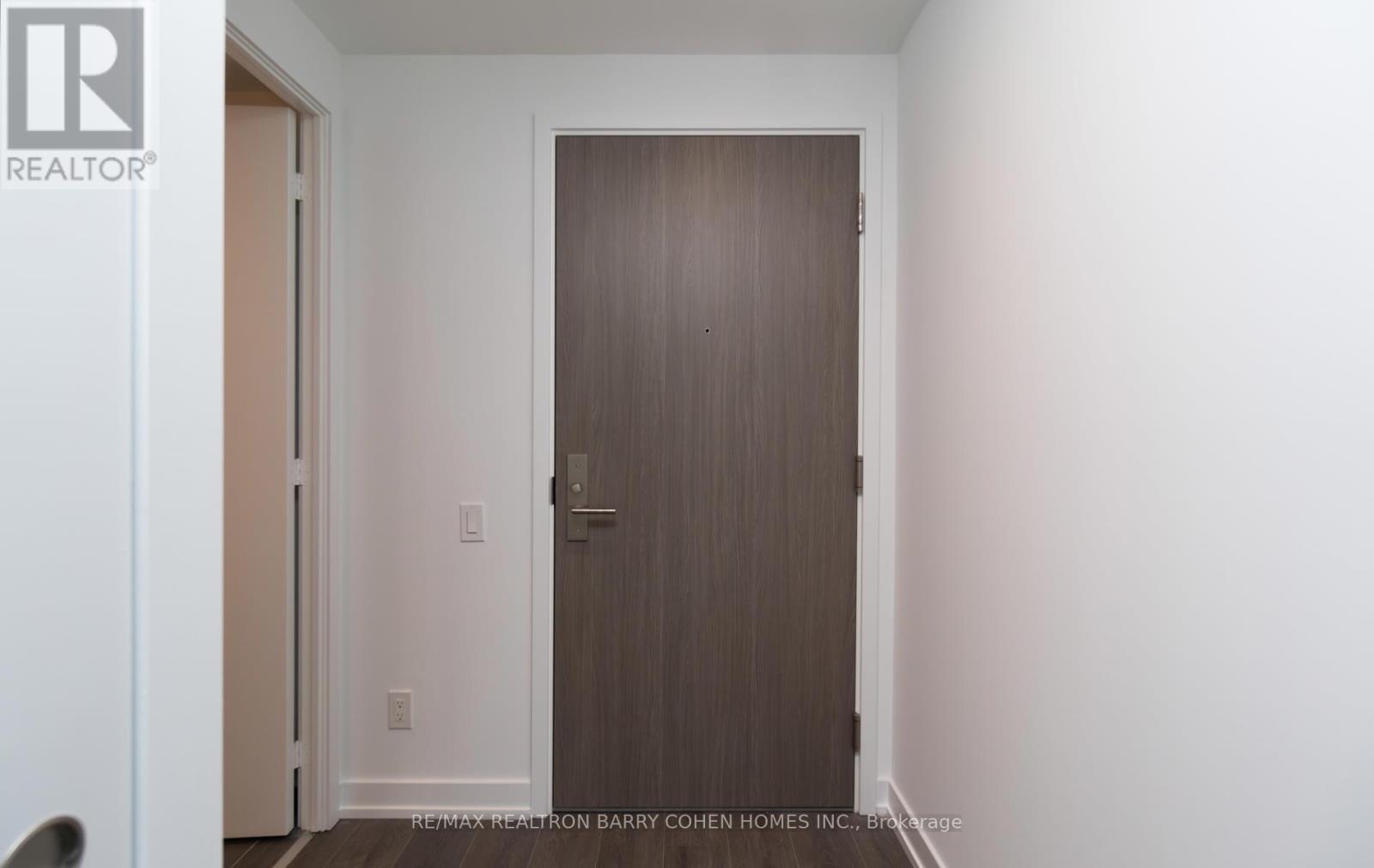 1807 - 161 Roehampton Avenue, Toronto, Ontario  M4P 1P9 - Photo 2 - C12438193