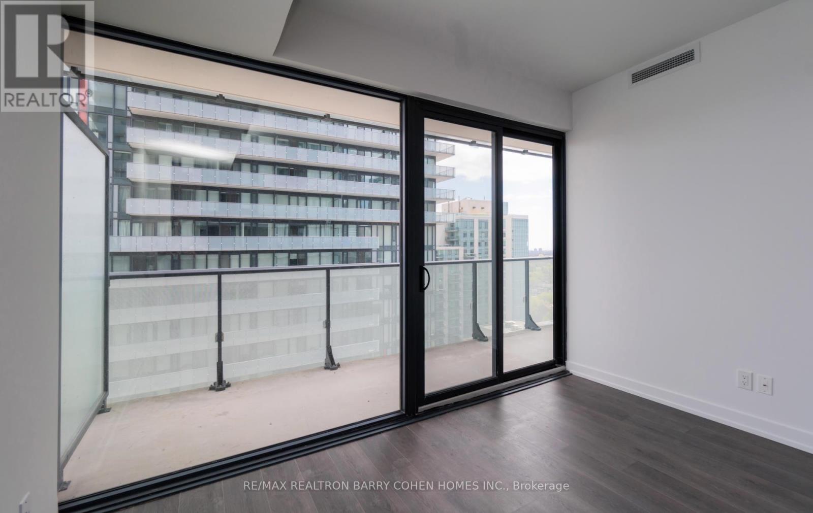 1807 - 161 Roehampton Avenue, Toronto, Ontario  M4P 1P9 - Photo 6 - C12438193