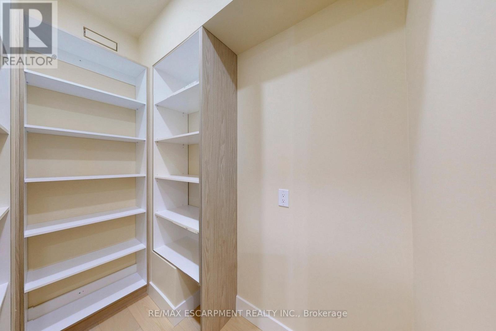 28 Dunsmore Gardens, Toronto, Ontario  M3H 3M2 - Photo 10 - C12438201